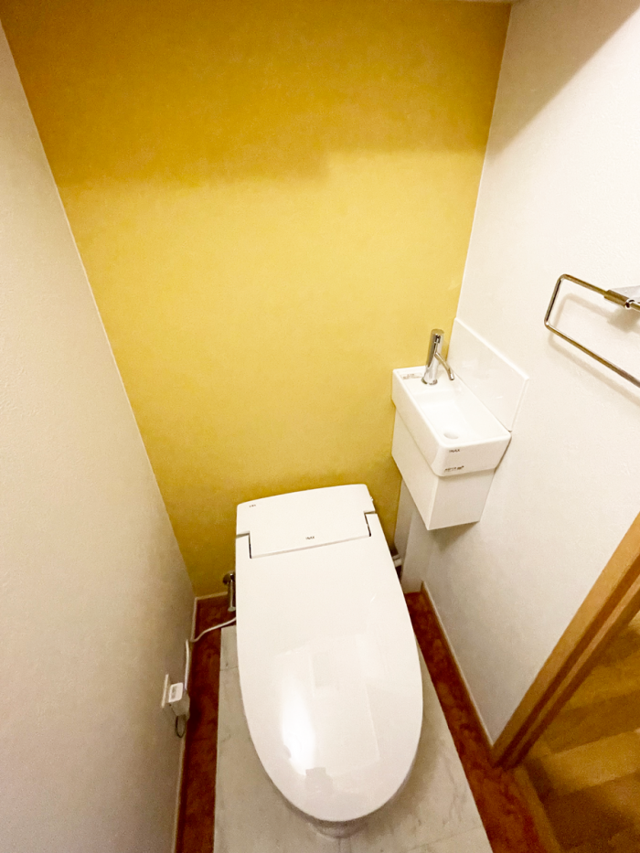 ポップイエローで明るい気分になるトイレ 世田谷区N様邸 ポップイエローで明るい気分になるトイレ 世田谷区N様邸